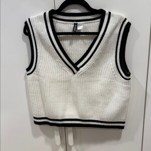 H&M Black and White Cropped Knit Vest